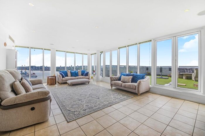 3 Bedroom Flat For Sale In Wards Wharf Approach, Silvertown, E16