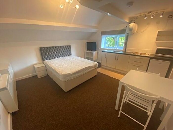 Studio To Rent In Greenheyes Road, L8