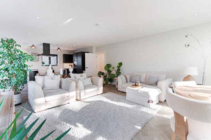 2 Bedroom Flat For Sale In Church Hill, Caterham, CR3