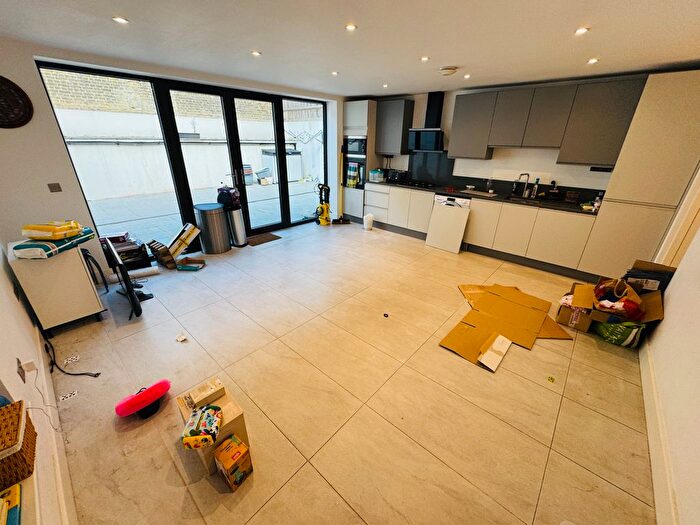 1 Bedroom Flat To Rent In Wavertree Road, London, SW2