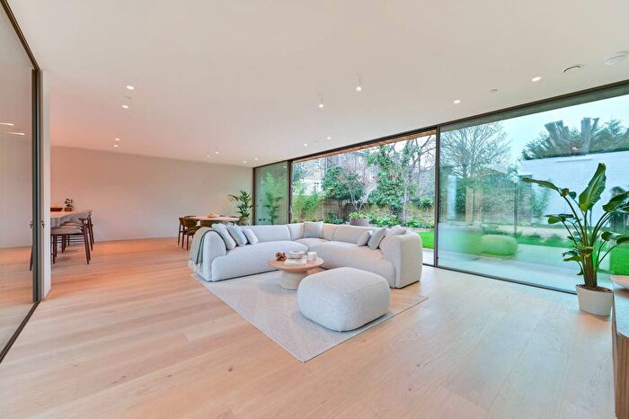 5 Bedroom Detached House For Sale In Cordelia Close, Blackheath, London, SE3