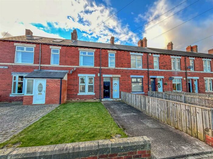 2 Bedroom Flat To Rent In East View, Newcastle Upon Tyne, NE13