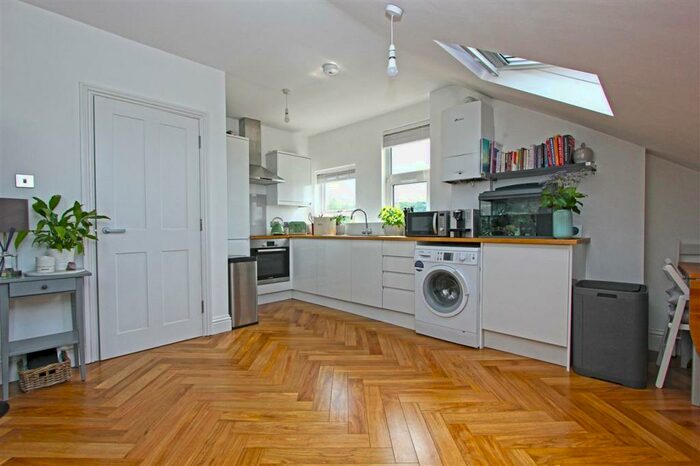 1 Bedroom Flat To Rent In Campden Road, South Croydon, CR2