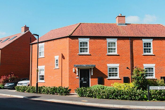 3 Bedroom Semi-Detached House For Sale In The Swere, Deddington, OX15
