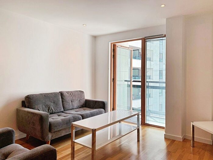 2 Bedroom Flat To Rent In Gateway East, Marsh Lane, Leeds, West Yorkshire, LS9