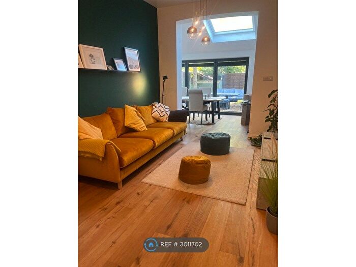 2 Bedroom Flat To Rent In Guilford Avenue, Surbiton, KT5