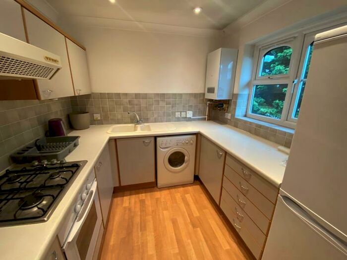 1 Bedroom Apartment To Rent In Ashley Park Road, KT12