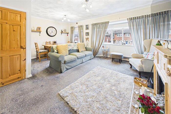 2 Bedroom Maisonette For Sale In Cora Road, Kettering, Northamptonshire, NN16