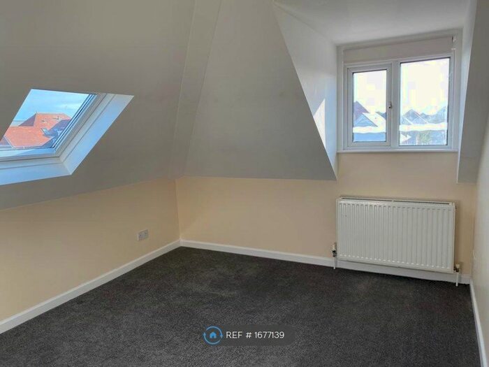 3 Bedroom Flat To Rent In Pinecliffe Avenue, Bournemouth, BH6