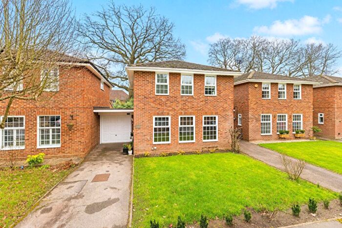 4 Bedroom Link Detached House For Sale In Atfield Grove, Windlesham, Surrey, GU20