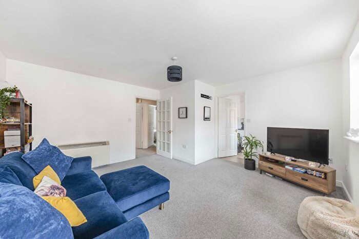 2 Bedroom Flat To Rent In Macmillan Way, Tooting, SW17