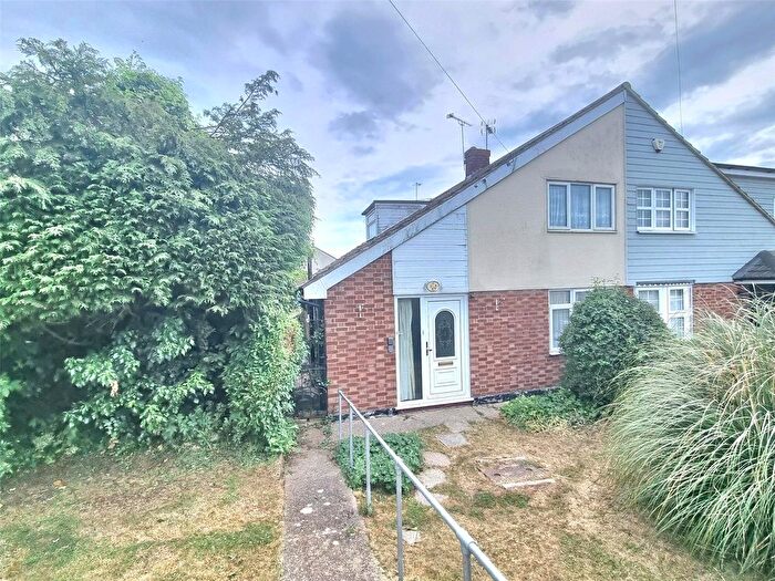 3 Bedroom Detached House For Sale In Teignmouth Drive, Rayleigh, Essex, SS6