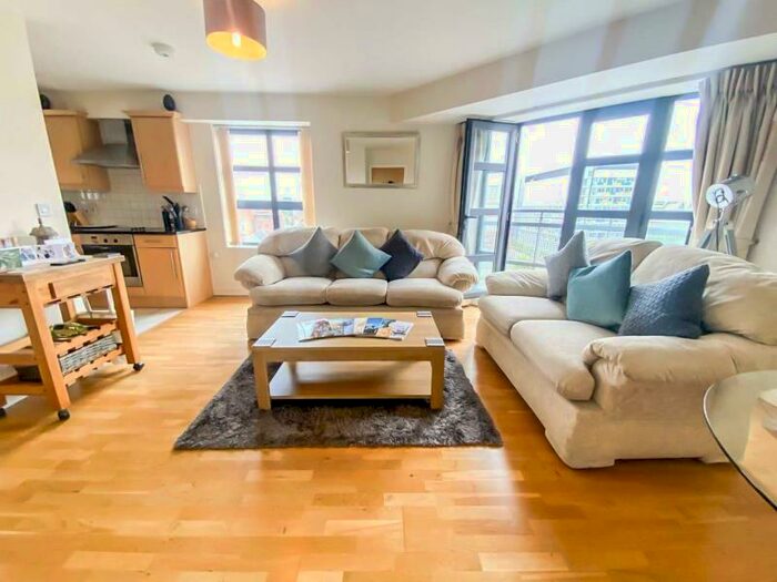 2 Bedroom Apartment To Rent In Junction House :: City Centre, M1