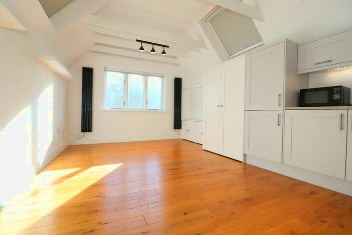 Apartment To Rent In Paper Mews, Dorking, RH4