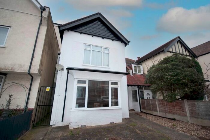 2 Bedroom Flat To Rent In Westborough Road, Westcliff-On-Sea SS0