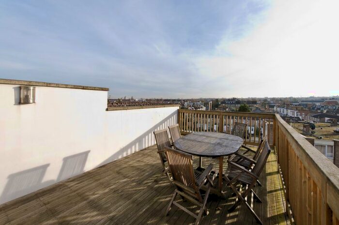 2 Bedroom Apartment To Rent In Balham Hill, London, SW12