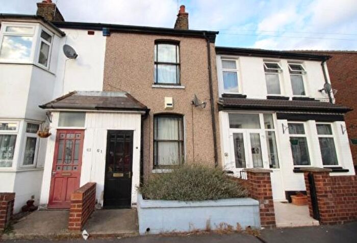 2 Bedroom Flat To Rent In Napier Road, Northfleet, DA11