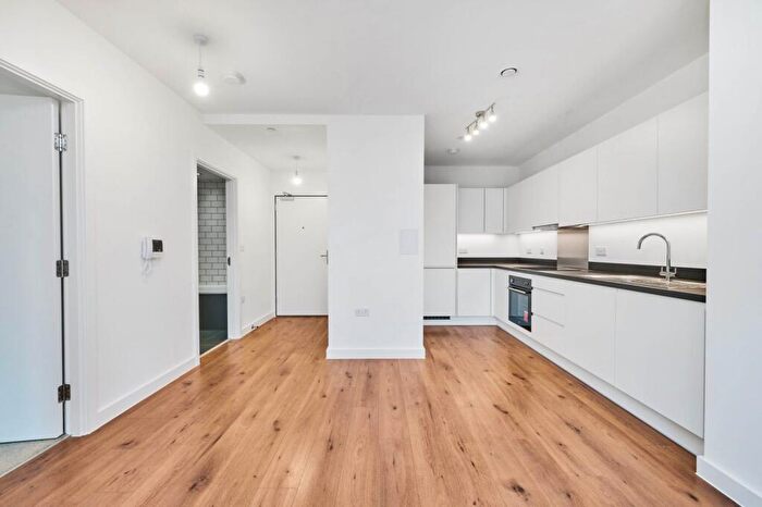 1 Bedroom Flat To Rent In New Road, Dagenham, RM9