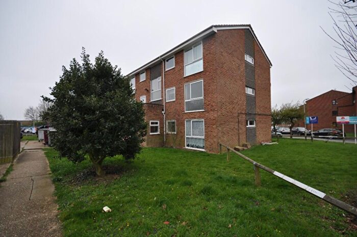 2 Bedroom Flat To Rent In Violet Close, Chelmsford, Essex, CM1