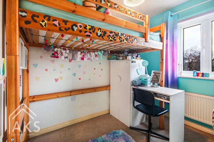 3 Bedroom End Of Terrace House For Sale In Eden Close, Hilton, DE65