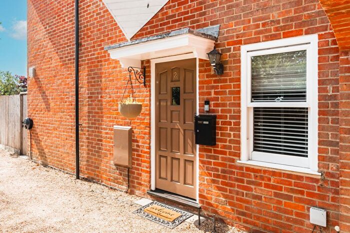 2 Bedroom Maisonette For Sale In London Road, Holybourne, Alton, GU34