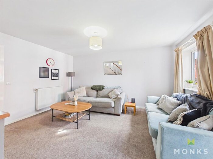 2 Bedroom Semi-detached House For Sale In Round Meadow, Shrewsbury, SY4