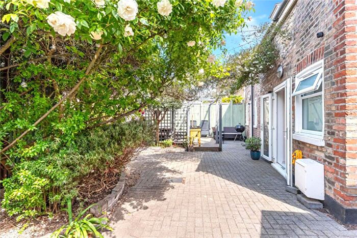 1 Bedroom Detached House For Sale In Lansdowne Road, Walthamstow, London, E17