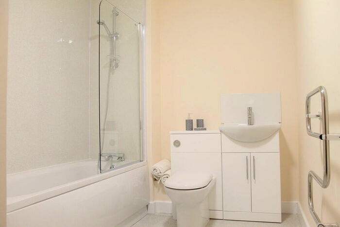 2 Bedroom Flat To Rent In Castle Court, The Minories, Dudley, DY2