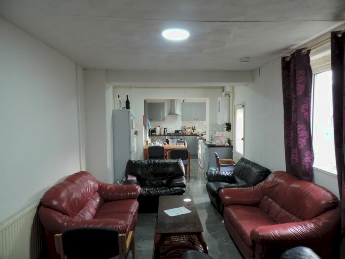 6 Bedroom Terraced House To Rent In Woodville Road, Cathays, Cardiff, CF24