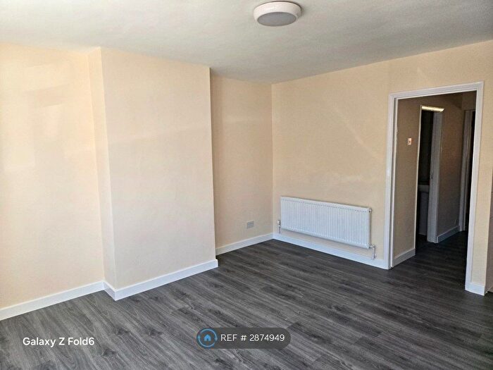 1 Bedroom Flat To Rent In Surrey Ave, Slough, SL2