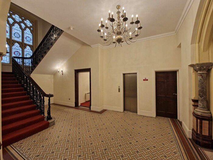 2 Bedroom Apartment To Rent In Chigwell, IG8