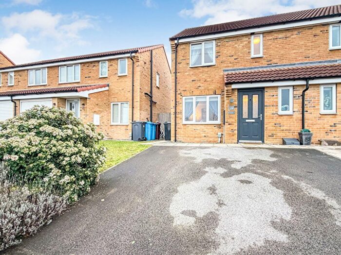 3 Bedroom Semi-detached House For Sale In Chartwell Gardens, Kingswood, Hull, East Riding Of Yorkshire, HU7
