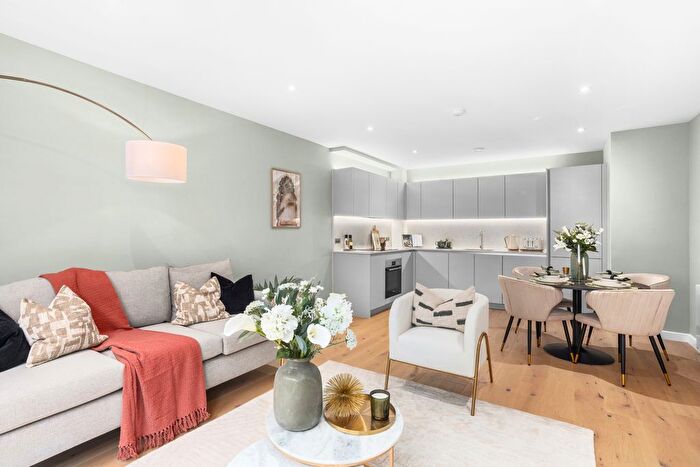 2 Bedroom Flat For Sale In Goswell Road, Islington, EC1V