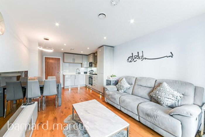 2 Bedroom Flat For Sale In Cavalier Close, Wallington, SM6