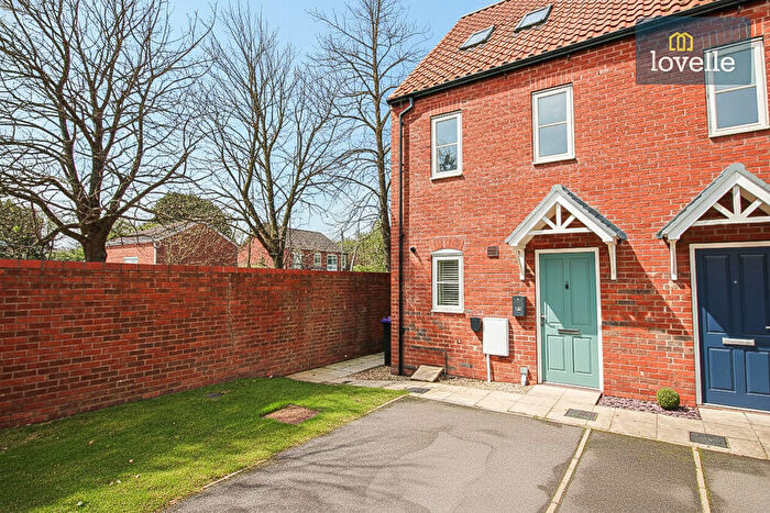 3 Bedroom End Of Terrace House For Sale In Canal Close, Louth, LN11