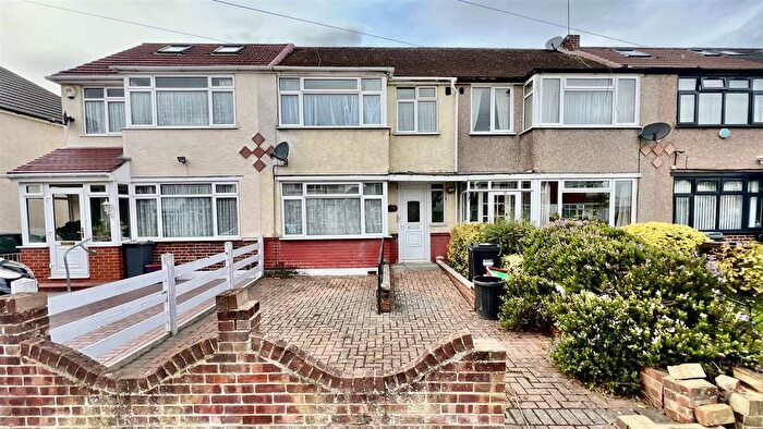 3 Bedroom Terraced House For Sale In Hadley Gardens, Norwood Green, UB2
