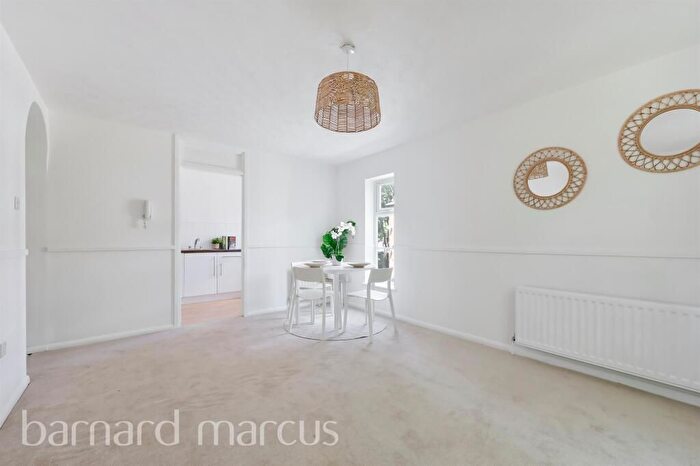 2 Bedroom Flat To Rent In Monarch Mews, Streatham, SW16