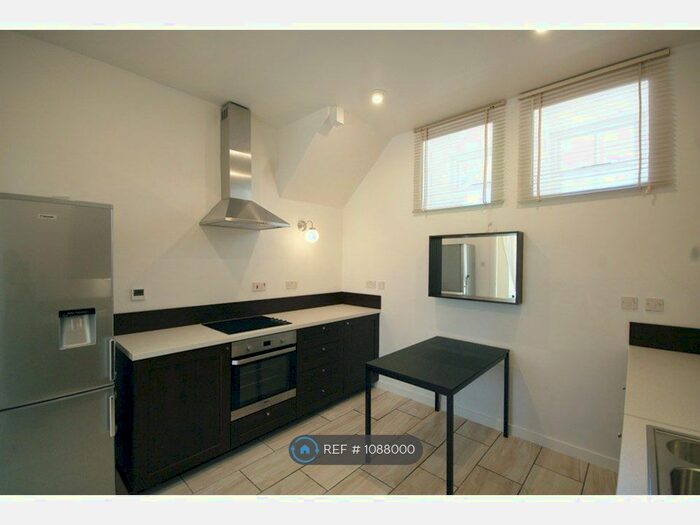 3 Bedroom Semidetached House To Rent In Llanharan, Pontyclun CF72