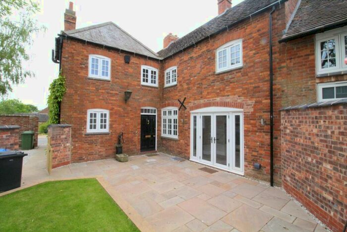 3 Bedroom Semi-Detached House To Rent In Kilworth Turn, LE17