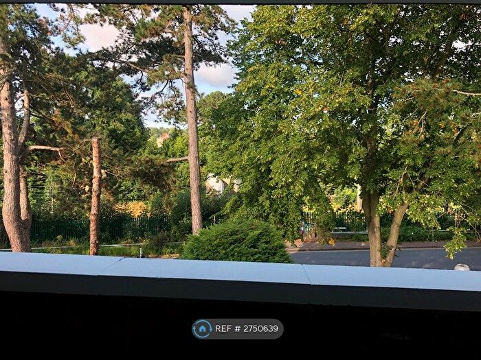 2 Bedroom Flat To Rent In Crosthwaite Court, Harpenden, AL5