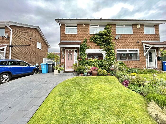 3 Bedroom End Of Terrace House For Sale In Betchworth Crescent, Runcorn, Cheshire, WA7