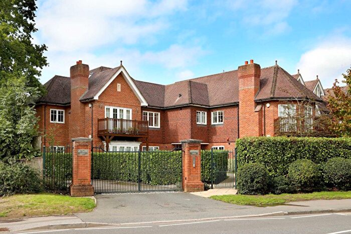 2 Bedroom Flat For Sale In Station Road, Beaconsfield, Buckinghamshire, HP9