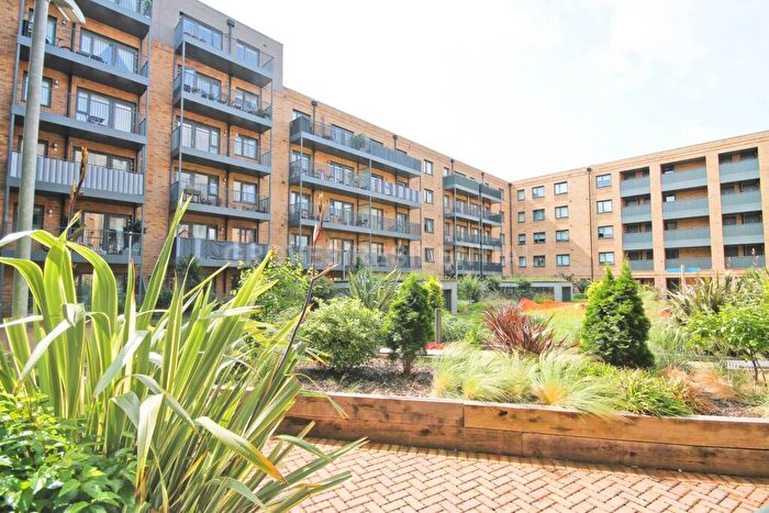 3 Bedroom Maisonette To Rent In Powdermill Close, New Malden, KT3