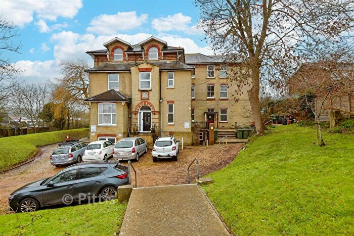 1 Bedroom Flat For Sale In Grange Drive, Newport, Isle Of Wight, PO30