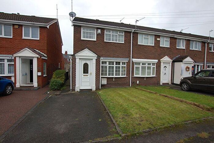 3 Bedroom End Terrace House To Rent In Sharon Close, Ashton-Under-Lyne, Greater Manchester, OL7