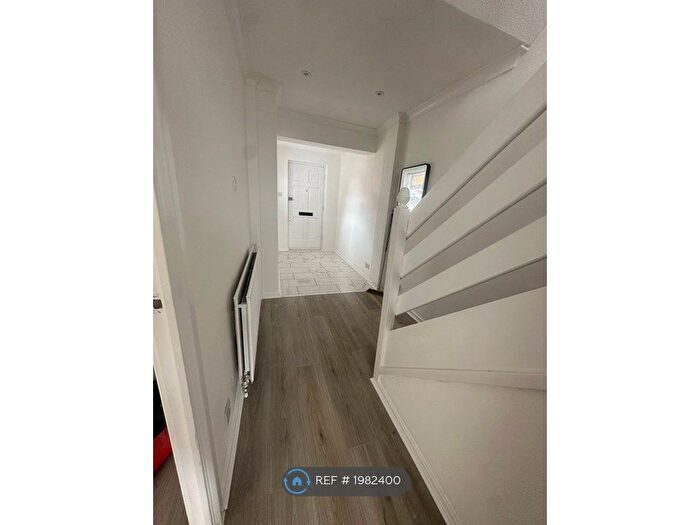 3 Bedroom Semi-Detached House To Rent In Clearbrook Close, High Wycombe, HP13