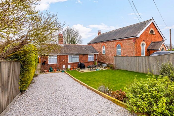 2 Bedroom Bungalow For Sale In Barrier Bank, Cowbit, PE12