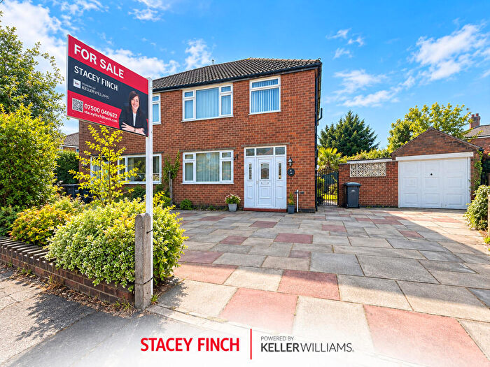 3 Bedroom Semi-Detached House For Sale In Broadway, Salford, M44