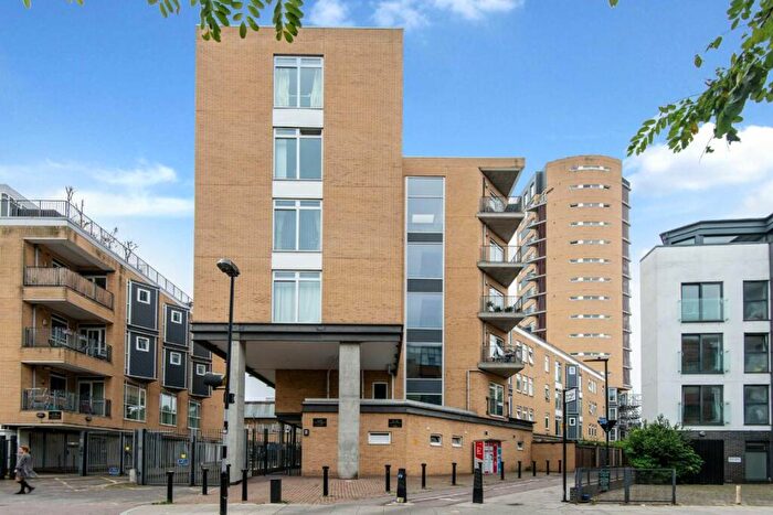 2 Bedroom Flat To Rent In Martello Street, London Fields, E8