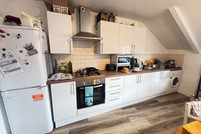 3 Bedroom Flat To Rent In Richmond Road Cardiff, CF24